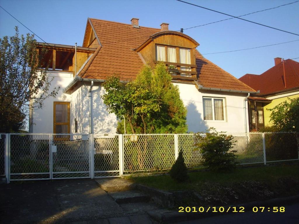 Komfort Apartman Эгер Экстерьер фото